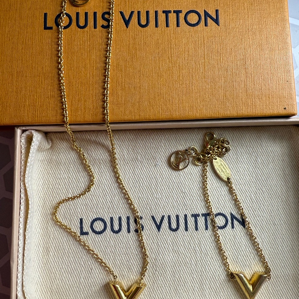 Louis Vuitton Gold Necklace Elegant Jewelry